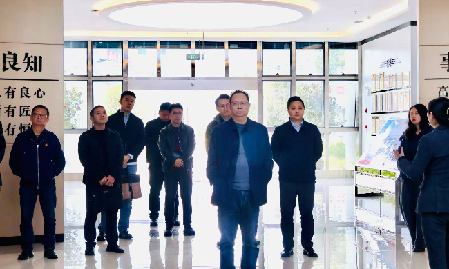 貴州現(xiàn)代物流潤(rùn)豐貿(mào)易公司到貴州醬酒集團(tuán)考察交流